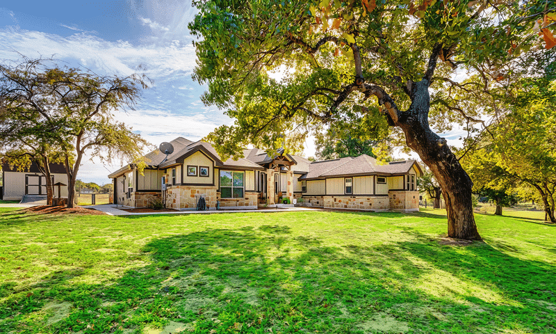 Tree pruned at a residence in Floresville, TX