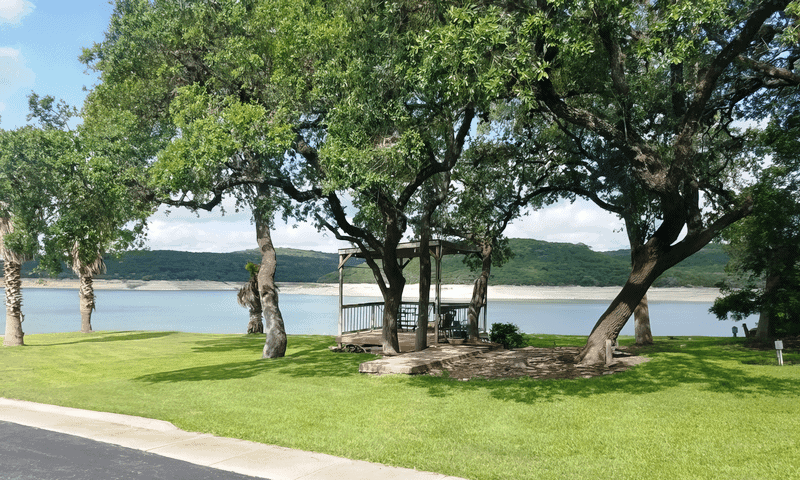 Tree maintenance job in Lakehills, TX