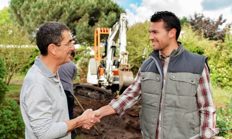 Arborist consultant meeting with homeowner to discuss tree plans